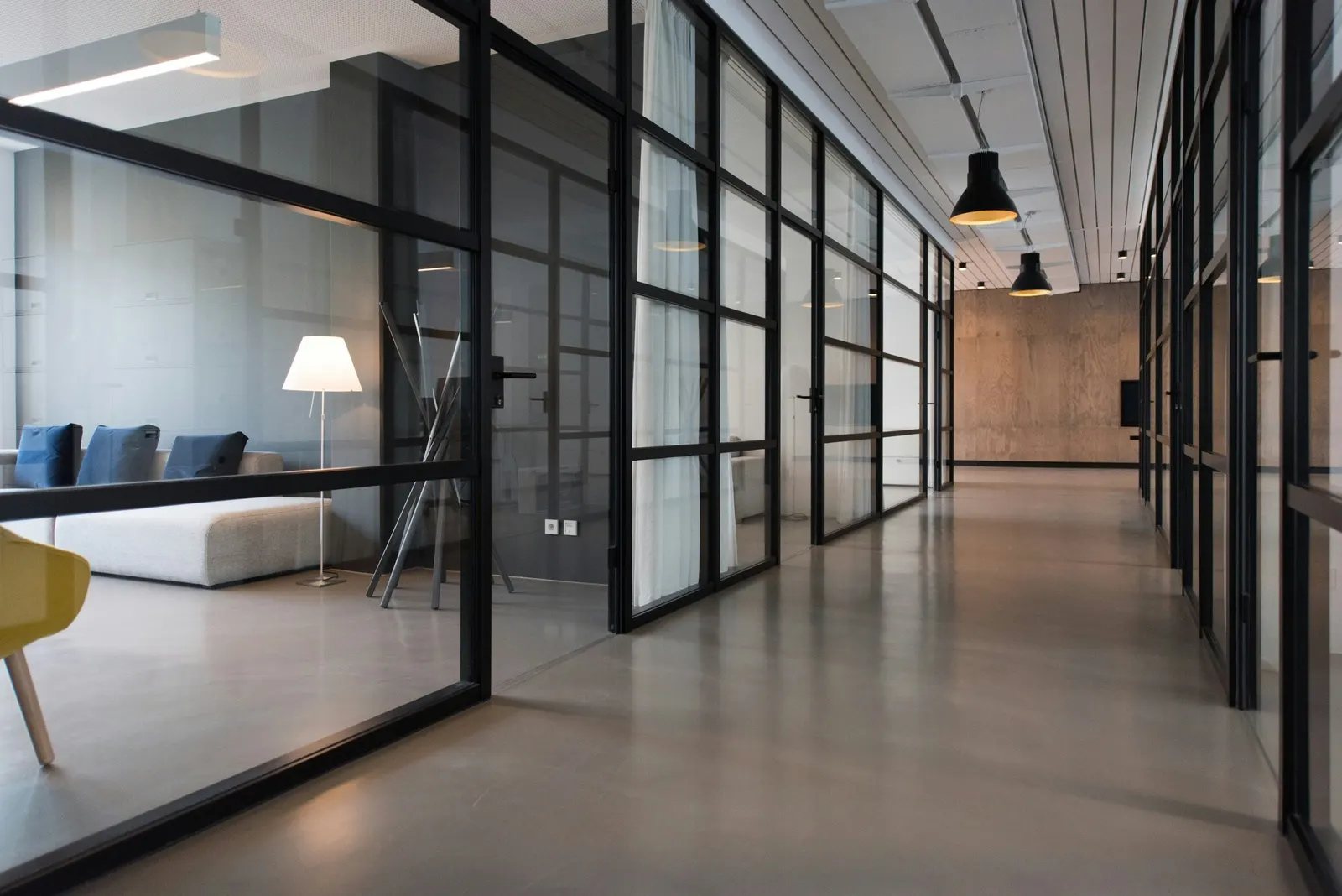 Escritório comercial projetado pela Bruna Borba Arquitetura